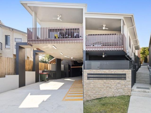 Apartment for rent in Holland Park West, Greater Brisbane