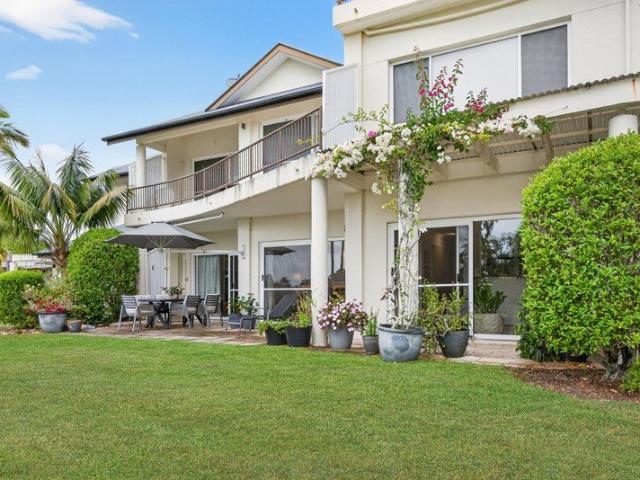 Villa for rent in Hope Island, Gold Coast City