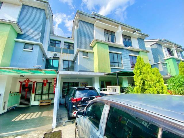 Townhouse for sale in Petaling, Subang Jaya
