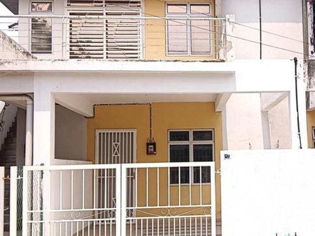 Townhouse for sale in Malaka