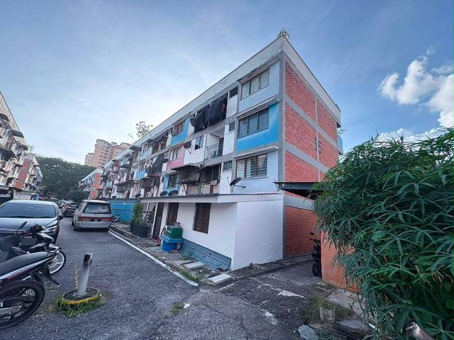 Flat for sale in Petaling, Alam Impian