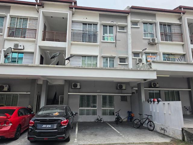 Townhouse for rent in Kajang, Langat