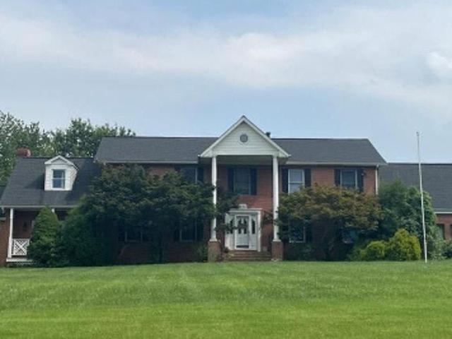 House for sale in Summit Point, Jefferson County