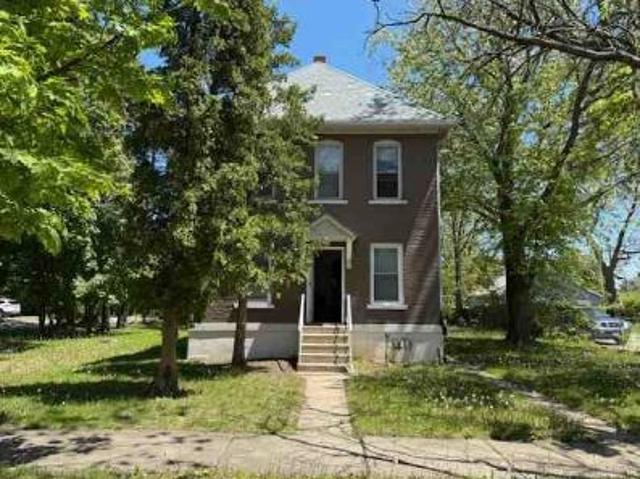 House for sale in Great Lakes, Illinois