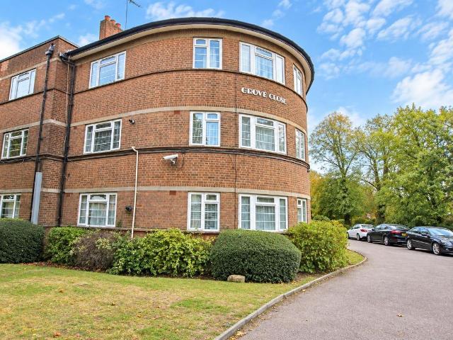 Apartment for rent in Oakwood, Greater London