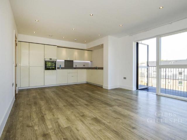 Apartment for rent in Greenhill, Greater London