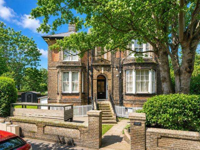 Apartment for rent in Surbiton, Greater London