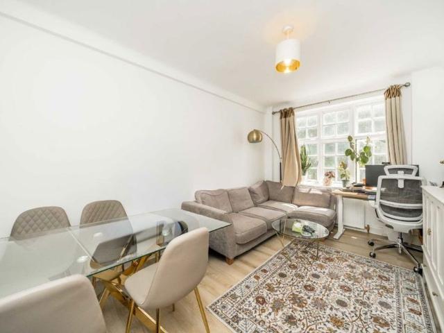 Apartment for rent in St. John's Wood, Greater London
