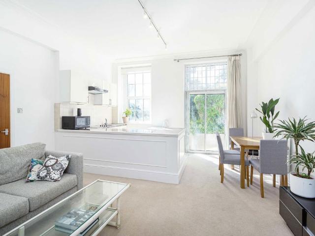 Apartment for rent in St. John's Wood, Greater London