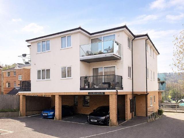 House for rent in Totteridge, Cressex