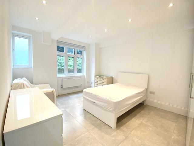 Studio for rent in St. John's Wood, Greater London