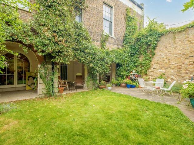 Apartment for rent in Camberwell, Greater London