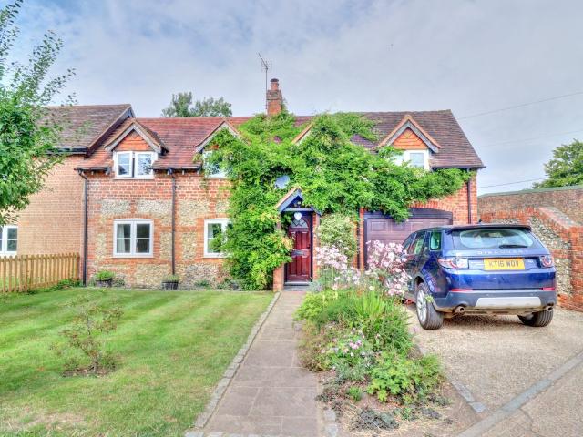 House for rent in Ashley Green, Whelpley Hill
