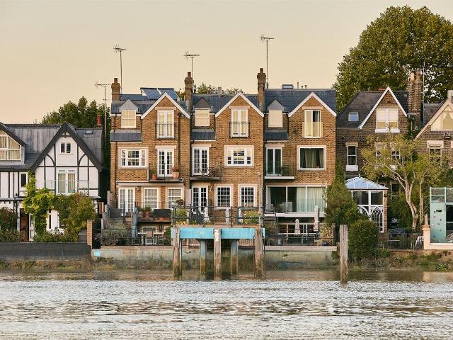 House for rent in London Borough of Hounslow, Strand