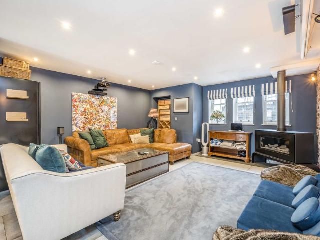 House for rent in Strand-on-the-Green, Greater London