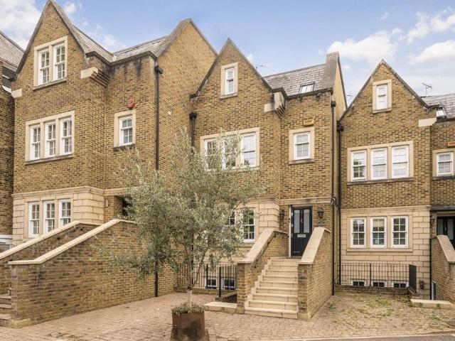 House for rent in Strand-on-the-Green, Greater London