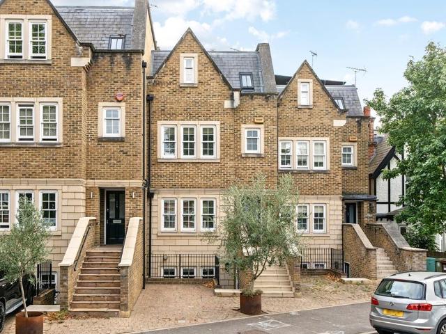 House for rent in London Borough of Hounslow, Strand