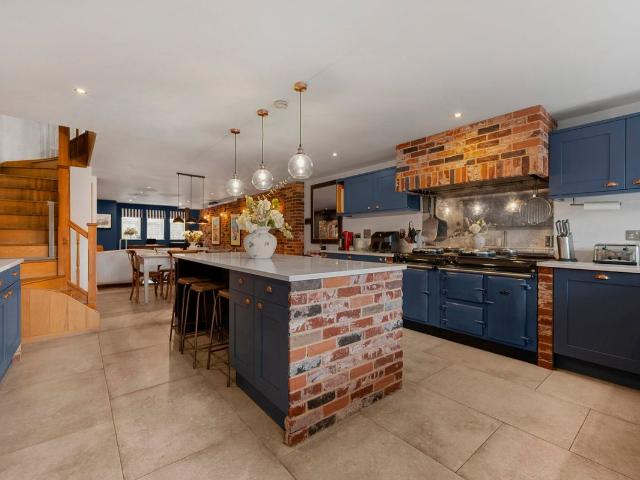 Apartment for rent in London Borough of Hounslow, Strand