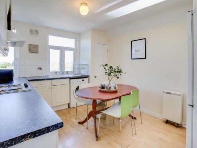 Room for rent in London Borough of Hounslow, Strand