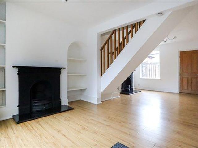 House for rent in Hatching Green, Five Acres