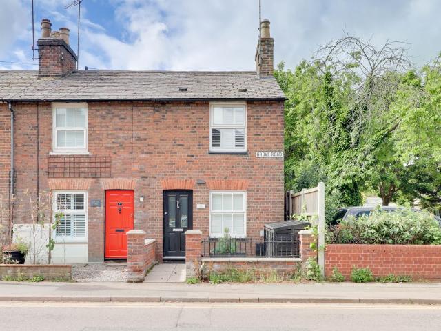 House for rent in Hatching Green, Five Acres