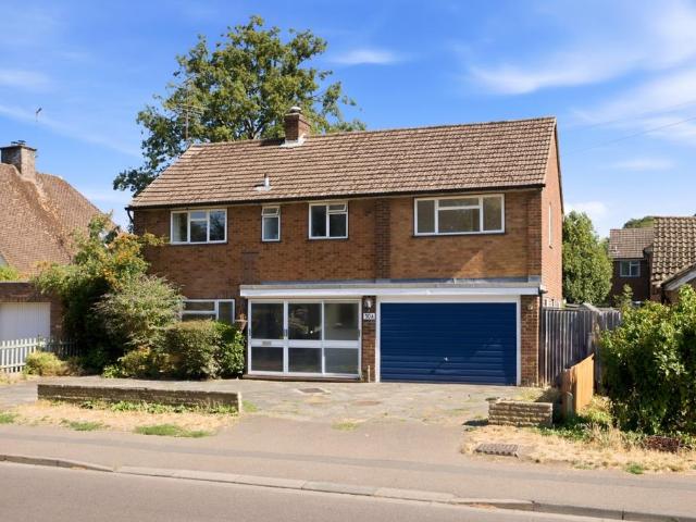 House for rent in Hatching Green, Five Acres