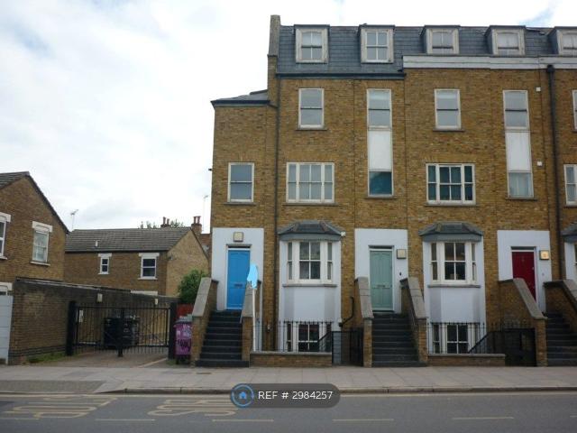 Apartment for rent in Mile End, Greater London