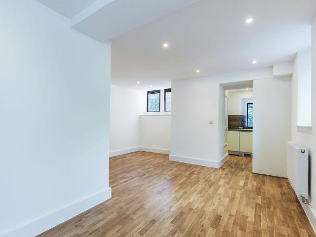 Apartment for rent in New Southgate, Greater London