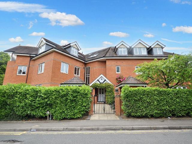 Apartment for rent in Beaconsfield, Knotty Green