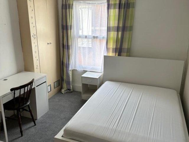 Room for rent in Martyrs Field, The Bridge