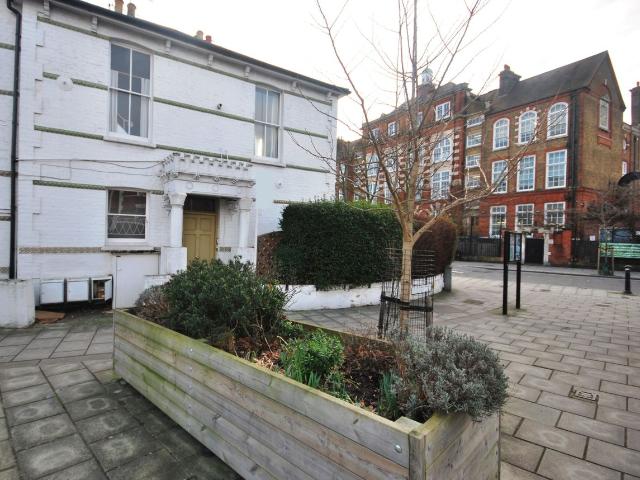 Apartment for rent in Bellenden, Greater London