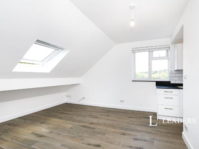 Apartment for rent in Redhill, Reigate and Banstead