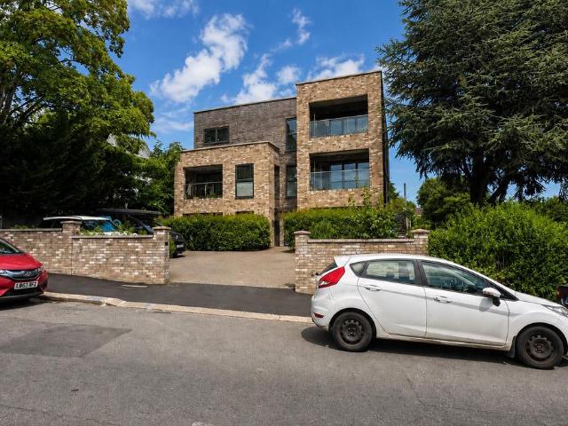 Apartment for rent in London Borough of Croydon, Purley
