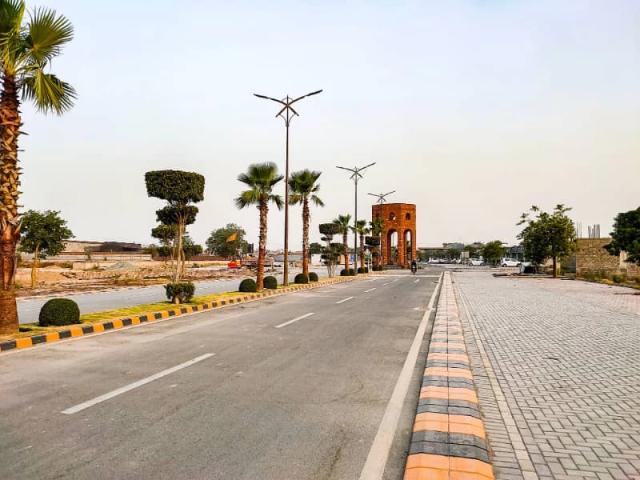 Land for sale in ڈیرہ گُجراں, لاہور ڈویژن
