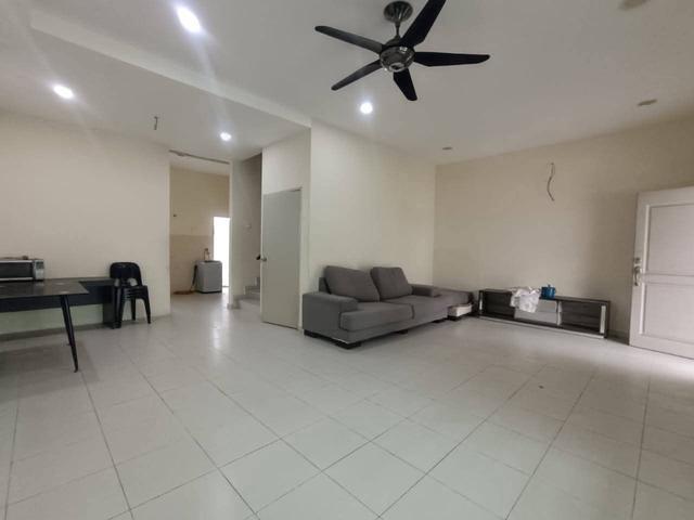 Terraced House for sale in Malaka