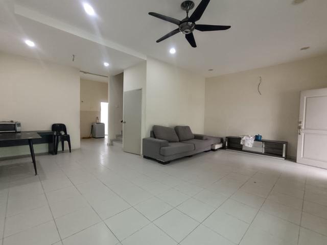 Terraced House for sale in Malaka