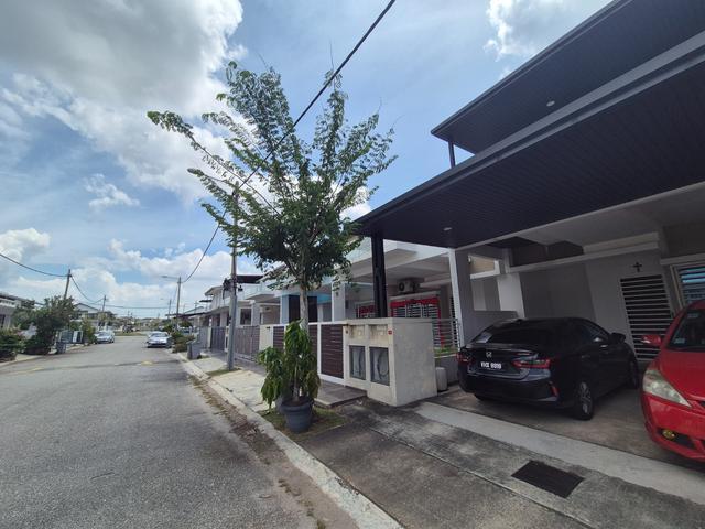 Terraced House for sale in Malaka