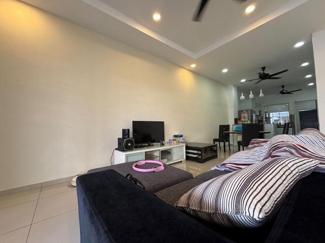 Terraced House for sale in Malaka