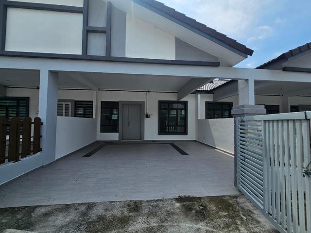 Terraced House for sale in Malaka