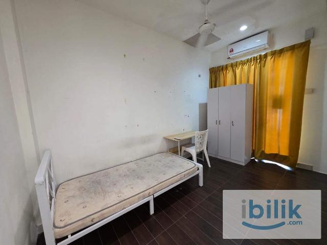 Room for rent in Petaling, Alam Impian