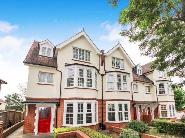 Apartment for rent in Harold Wood, Greater London