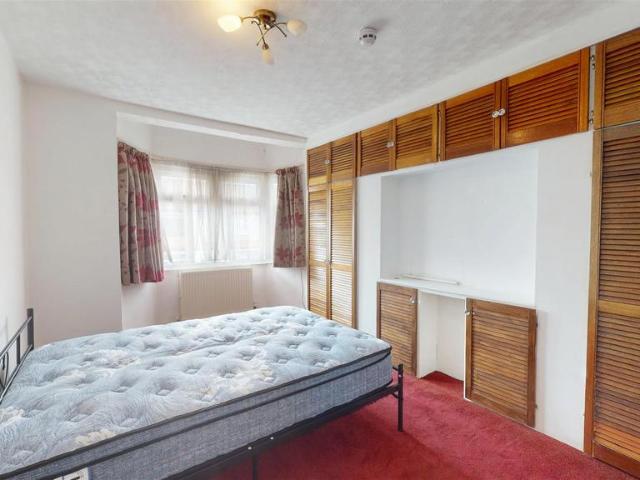 Commercial for rent in London Borough of Merton, Greater London