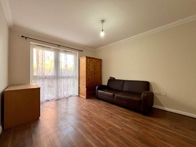 Apartment for rent in Roding Riverside, Greater London