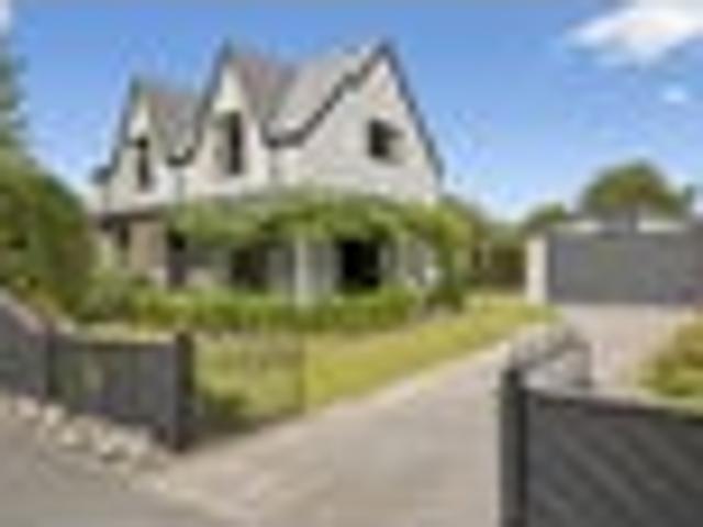 House for sale in Chaslands, Canterbury