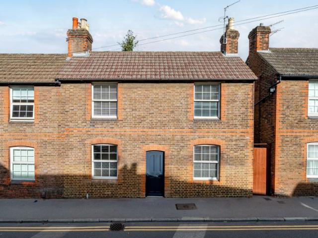 House for rent in Guildford Park, Guildford