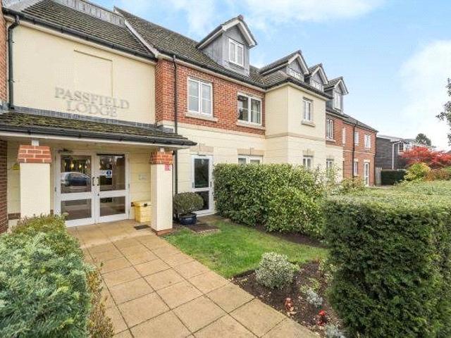 Apartment for rent in Lightwater, Surrey Heath