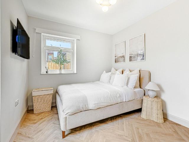 Room for rent in Southend City Centre Neighbourhood, Alton Barnes