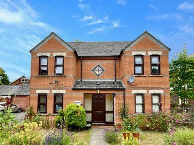 House for sale in Farnborough, Hampshire