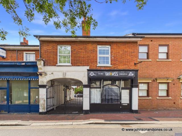 Apartment for rent in Row Town, Surrey