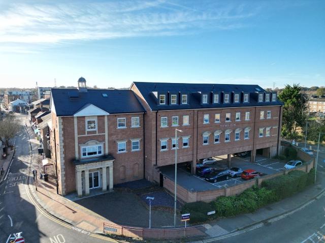 Apartment for rent in Row Town, Surrey